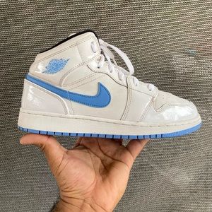Jordan 1 retro legend blue